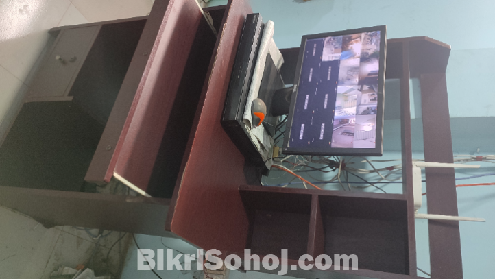Computer desk (table)